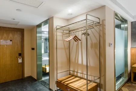 James Joyce Coffetel Hotel (Tangshan Bei Damai Square) Отели рядом со станцией Tangshan North Railway Station