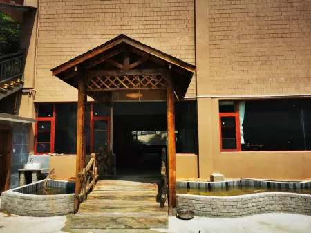 Yundao Hotel (The Third Branch in Yuanyang) Отели рядом с достопримечательностью «Pu Gao Lao Zhai»