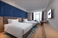 Holiday Inn Express Nanchang West Railway Station Hotels near Sunac Ice and Snow World