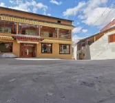 Diebu Xueyu Tianzhu Homestay (Zhagana Scenic Area)