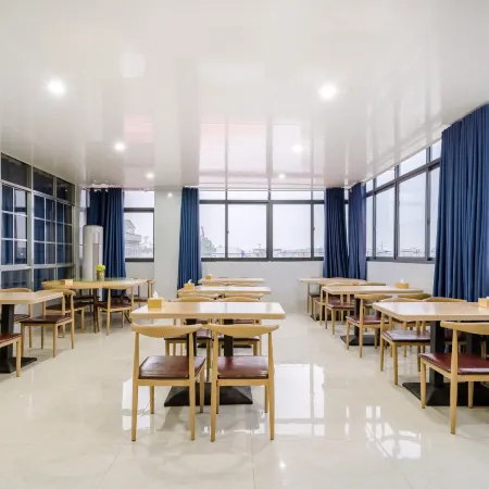 Junyi Hotel (Huaibin Mobile Building Store)