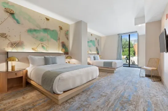 The Parc Hotel Hotels near Citi Field