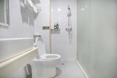 Zhiying Jiapeng Hotel (Guangzhou Shiergong Metro Station)