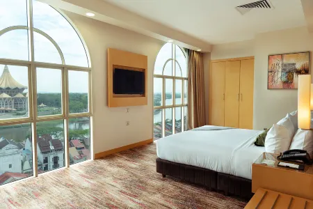 The Waterfront Hotel Kuching Отели в г. Kuching Division