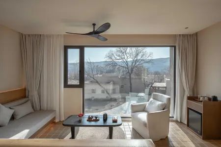 Yuanbaixiang Luxury Hotel (Zhongwei Branch) Отели рядом с достопримечательностью «Desert Escalator»