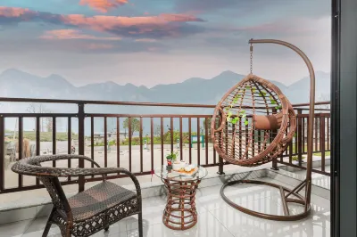 Floral Hotel· Enshi Daughter Lake Hotel (Grand Canyon Shop) Hotels in Enshi
