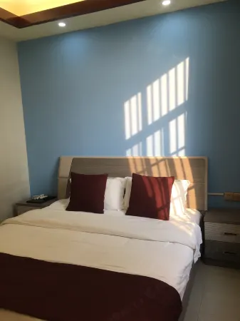 Lianghe Huayi Hotel Отели в г. Лианхэ