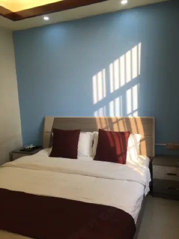 Lianghe Huayi Hotel