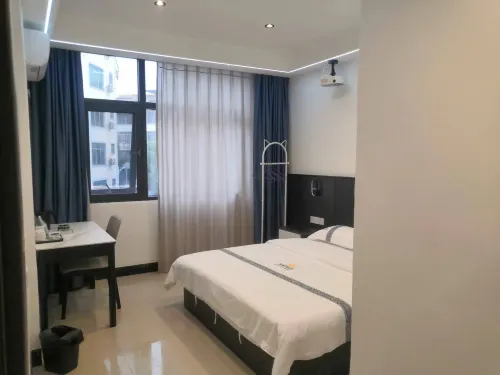 Fusui Kaixuan Hotel - parking