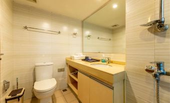 Tianjin Haiyun Yiju LOFT Projection Apartment