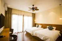 Shishe Retreat · Manghuang Village Scenic Area, Mangshi
