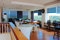 RedDoorz @ Joyce Palace Antique Hotels in Antique