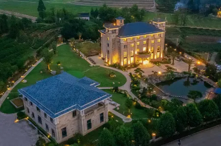 Yushang Jinyuan Resort Hotel Отели рядом с достопримечательностью «Pan'an Wulongyuan Scenic Area»