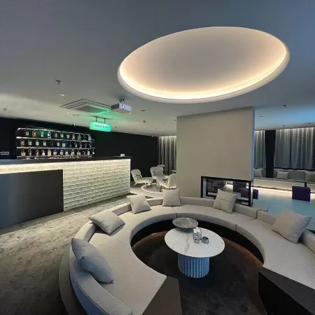 Sanjiao Cat E-sports Cinema Hotel (East New Town International Convention and Exhibition Center)