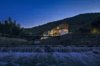 Tingjian Mount Mogan luxury design hostel