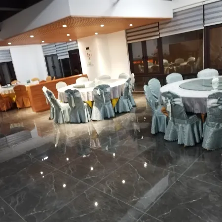 Four Seasons Hotel (Wuchuan Airport)