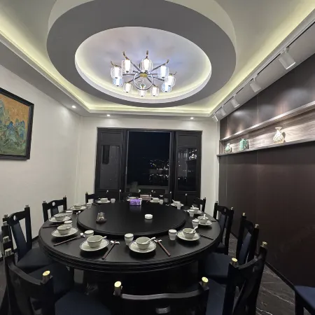Zhenhu Lake View Private Tang Holiday Homestay (Jiandemeicheng Ancient Town)