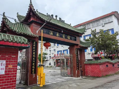 Hot Spring Hotel Отели рядом с достопримечательностью «Dianjiangtai Site»