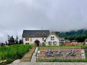 喀納斯雲上·居山莊