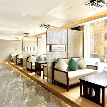 Shiqu Yunduan Zaxika Hotel