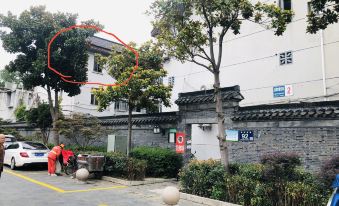Longzhiyue Homestay (Dongguanjie Meishiguangchang)