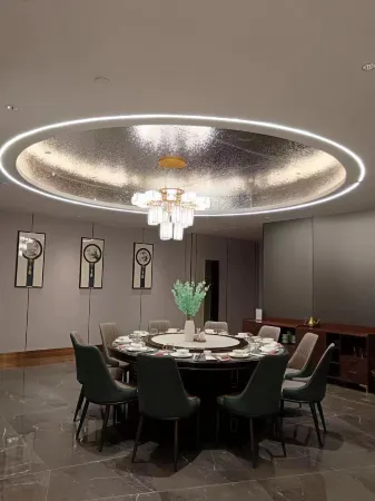 Silk Road Guanshan International Hotel Отели в г. Чжанцзячуань