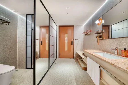 Orange Hotel ( Songcheng Branch，Xihu Distric,Hangzhou) Отели рядом с достопримечательностью «Reservoir of Guangming Temple»