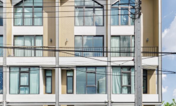 Bangkok Four-Bedroom Single Family Villa [near Sangtai Shopping Center + Royal Park]