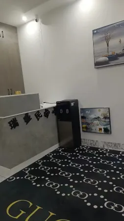 Zhenxiong Ruisheng Homestay (Ruisheng Huafu) Отели в г. Чженьсюн