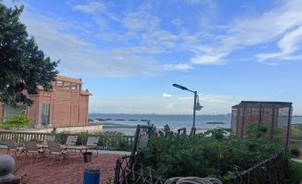 Tidal Courtyard