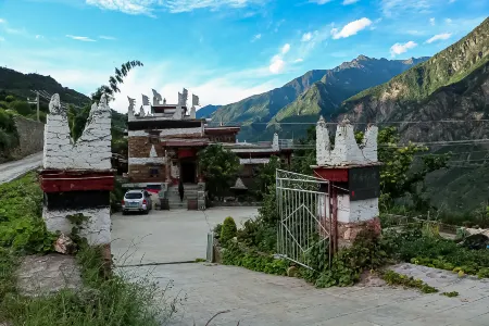 Jiaju secret realm  starry sky homestay