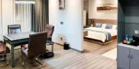 Home Inn Baiyun Hotel (Jinhu Suning Yigou Plaza Branch) - Suite Avec Cartes