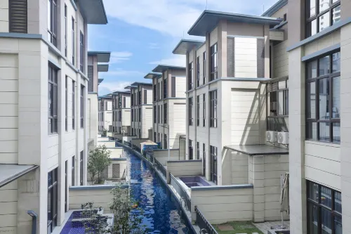 Huizhou Nankunshan Evian Four Seasons Dream Waterfront Swimming Pool Hot Spring Villa