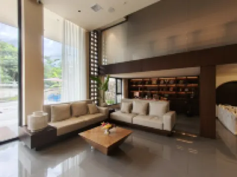 Libo Xiaoqikong Manga Rhythm: Thirteen Months Meeting in the Courtyard Hotels in Libo