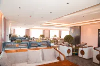 Ganzi Tanggula Grand Hotel (Baita Park)