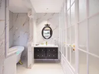 Chantia·Left Bank | French Designer Hotel (Dukezong Ancient Town Giant Buddha Prayer Wheel Shop)