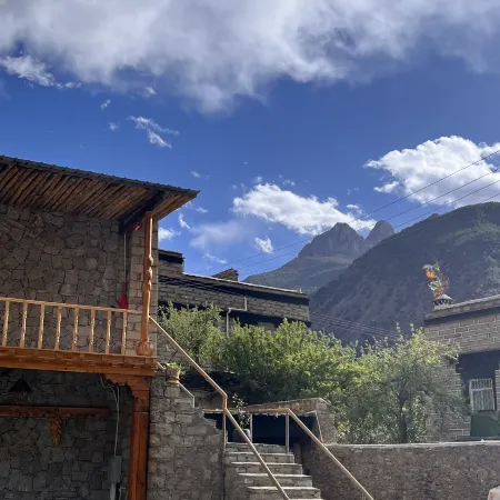 Gahui Kangxiang Homestay (Daocheng Yading Branch)