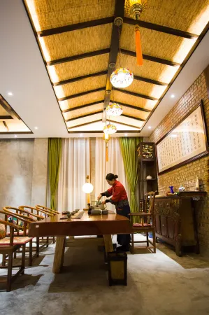 Yixunli Theme Hotel