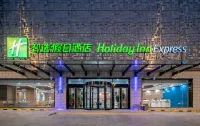 Holiday Inn Express Jinan Jingshi Road Qianfo Mountain Hotels near Qianfo Mountain Scenic Area