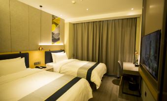 Homeinn Selected Hotel (Yishui Xinhua Road Underground Grand Canyon Scenic Area)