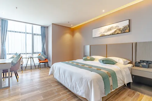 Huaman Business E-sports Hotel (Feidong Longtang Expressway Water Conservancy Hydropower College)