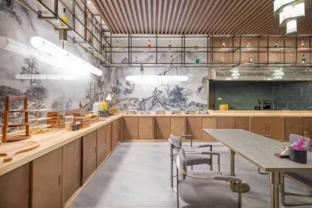 Floral Lux Hotel·Mangu Manxin hot spring hotel in Nanjing Отели рядом с достопримечательностью «Qixia Mountain Scenic Area»