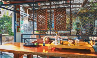 Tengchong Jimei Garden Hot Spring Homestay