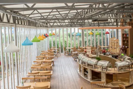 Oriental Green Boat Resort (Garden Hotel) Отели рядом с достопримечательностью «Shanghai Puji Bridge»