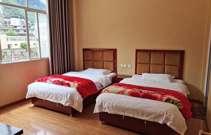 Baoxing Xinyuan Hotel