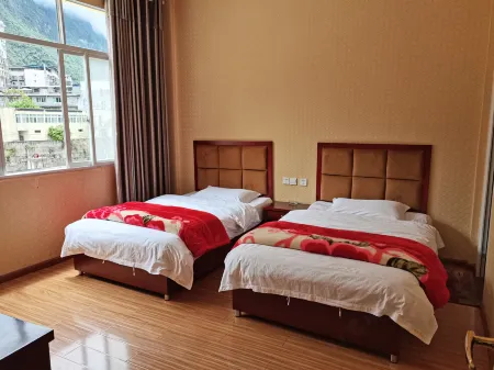 Baoxing Xinyuan Hotel Отели рядом с достопримечательностью «Hongjun Changzheng Fanyue Jiajin Mountain Memorial Hall»