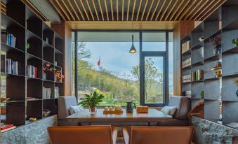 Floral Hotel · Jiangnan Tianchi Moonlight Xiaolu Guesthouse