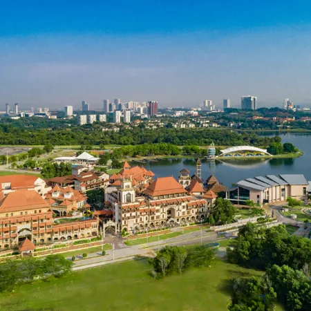 DoubleTree by Hilton Putrajaya Lakeside Отели в г. Патраджайя
