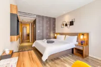 Homeinn Plus Hotel (Changchun Exhibition Center Century Square) Hotels near Changchun Guanghua University