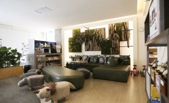 Dandy Hotel (Daan Park)